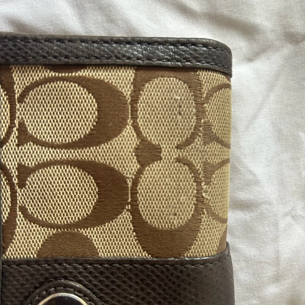 Coach Signature Canvas Wallet - Picture 11 of 12
